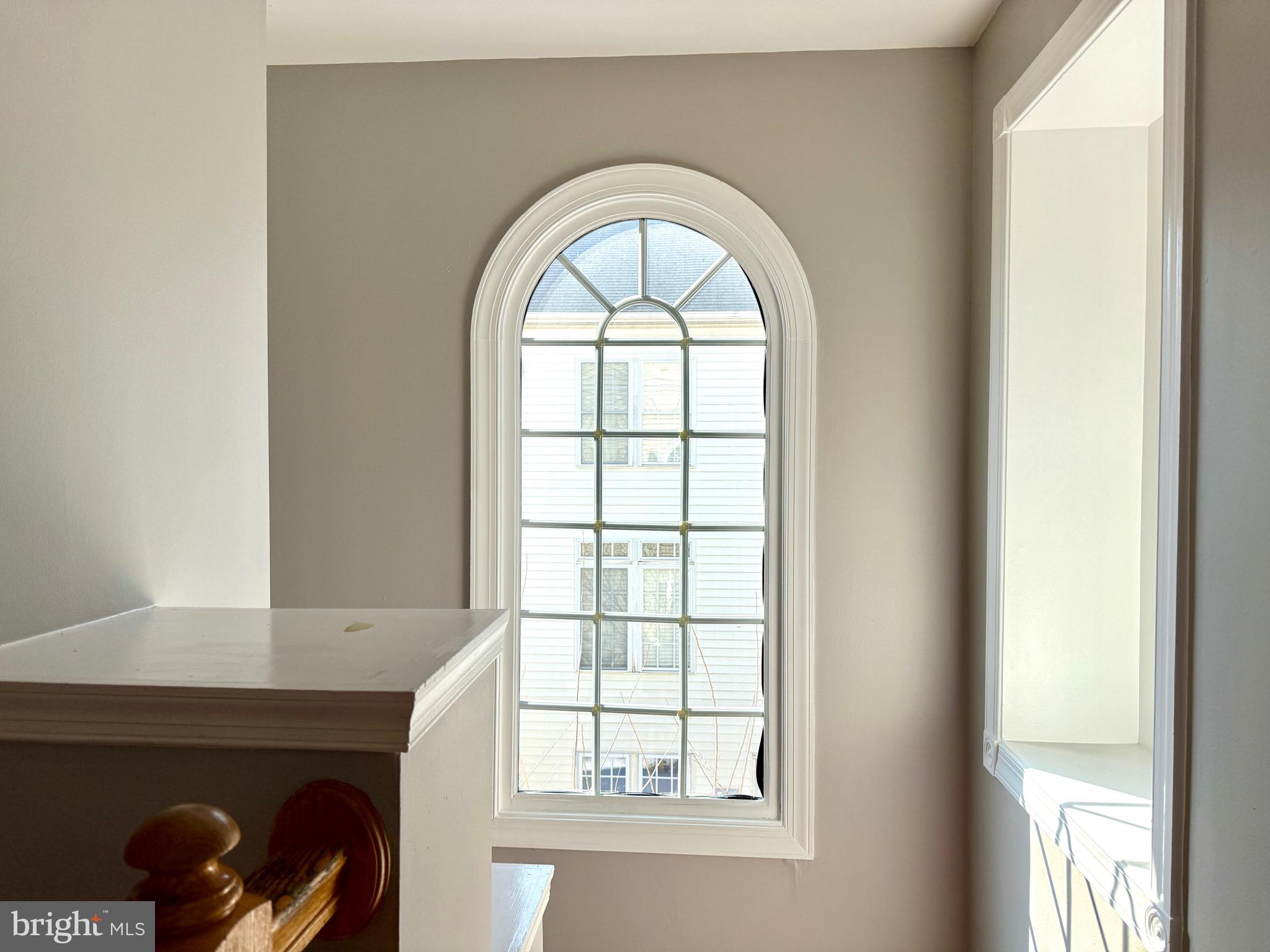 43006 Eustis Street Chantilly, VA 20152 - Photo 13 of 29 Large window