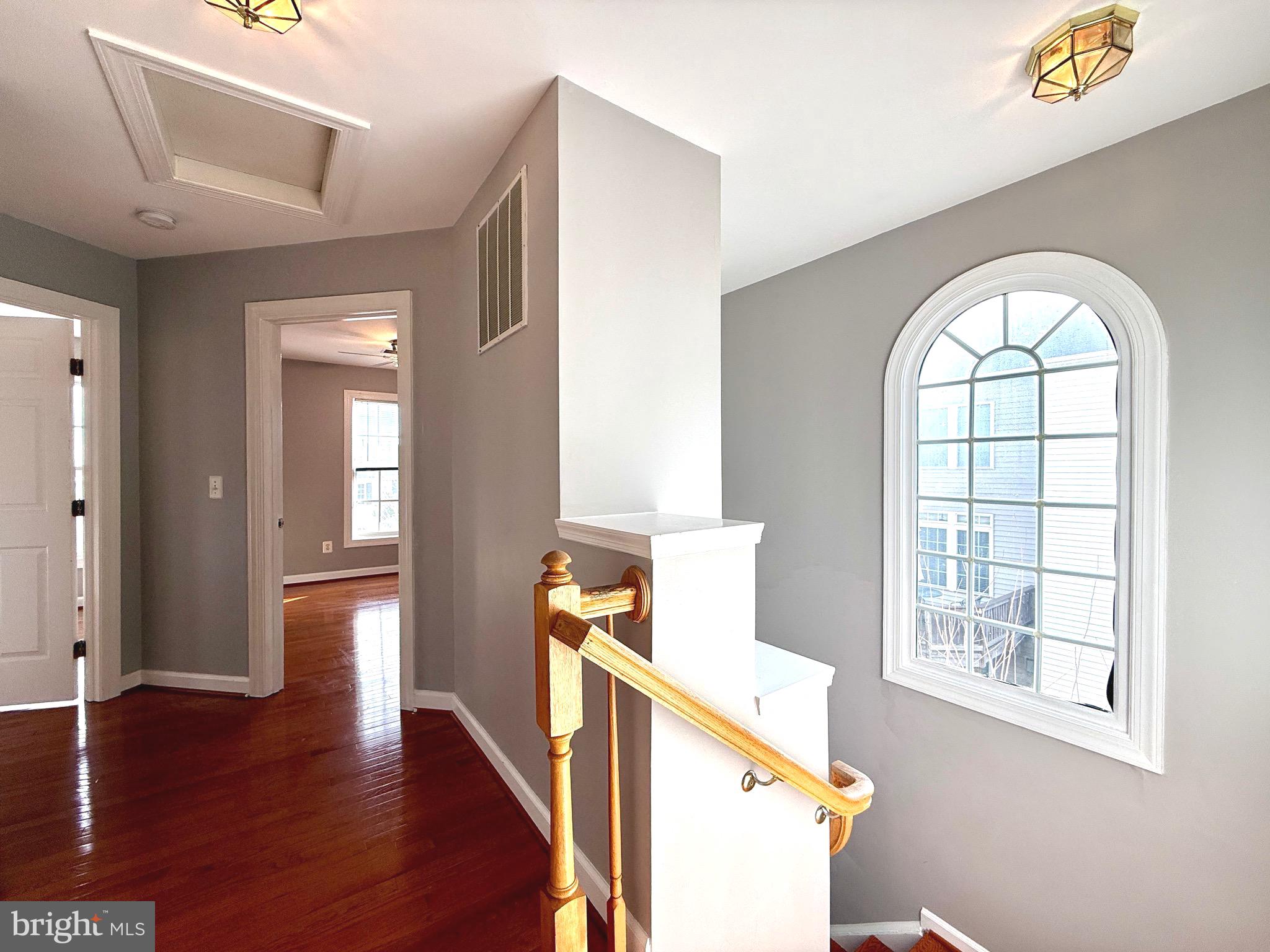 43006 Eustis Street Chantilly, VA 20152 - Photo 19 of 29 2nd Level Foyer