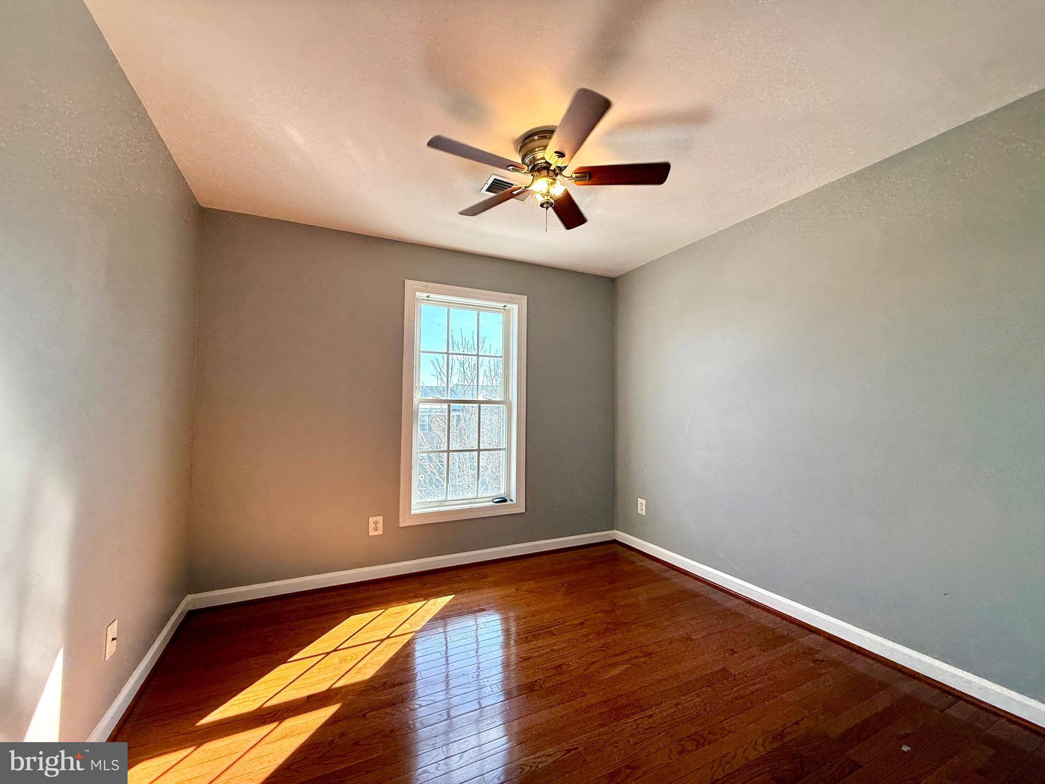 43006 Eustis Street Chantilly, VA 20152 - Photo 22 of 29 Bedroom 3