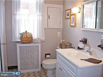 526 Rhawn Street Philadelphia, PA 19111 - Photo 10 of 12 Bathroom
