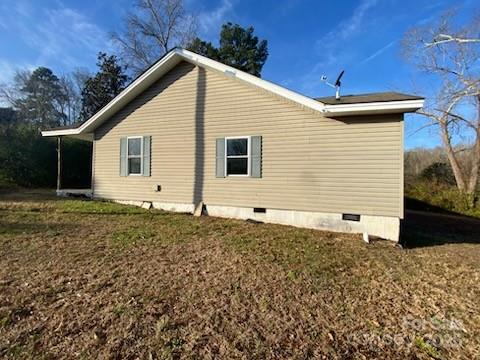 120 Seaboard Street Rockingham, NC 28379 - Photo 2 of 21 a backyard of a house