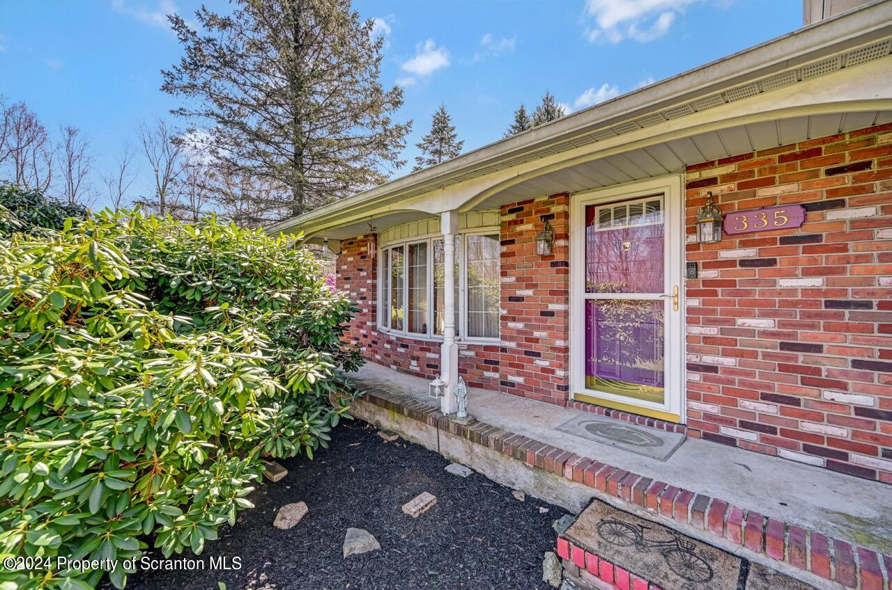 335 Blue Shutters Road Moscow, PA 18444 - Photo 3 of 49 Gallery Image 3