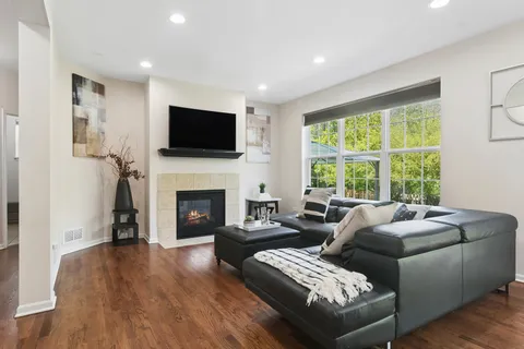 $829,000 | 2313 Avalon Drive, Buffalo Grove, IL 60089
