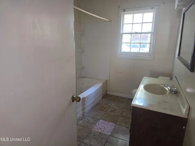 $32,800 | 1219 Waxhaw Drive, Greenville, MS 38703