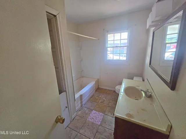 $32,800 | 1219 Waxhaw Drive, Greenville, MS 38703