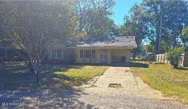 $32,800 | 1219 Waxhaw Drive, Greenville, MS 38703