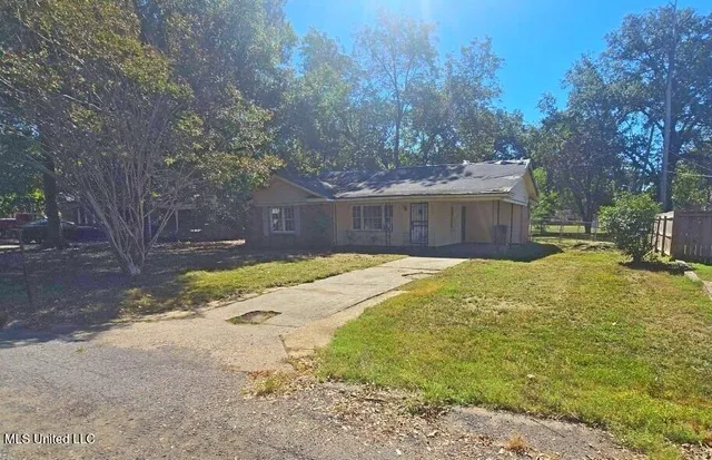 $32,800 | 1219 Waxhaw Drive, Greenville, MS 38703