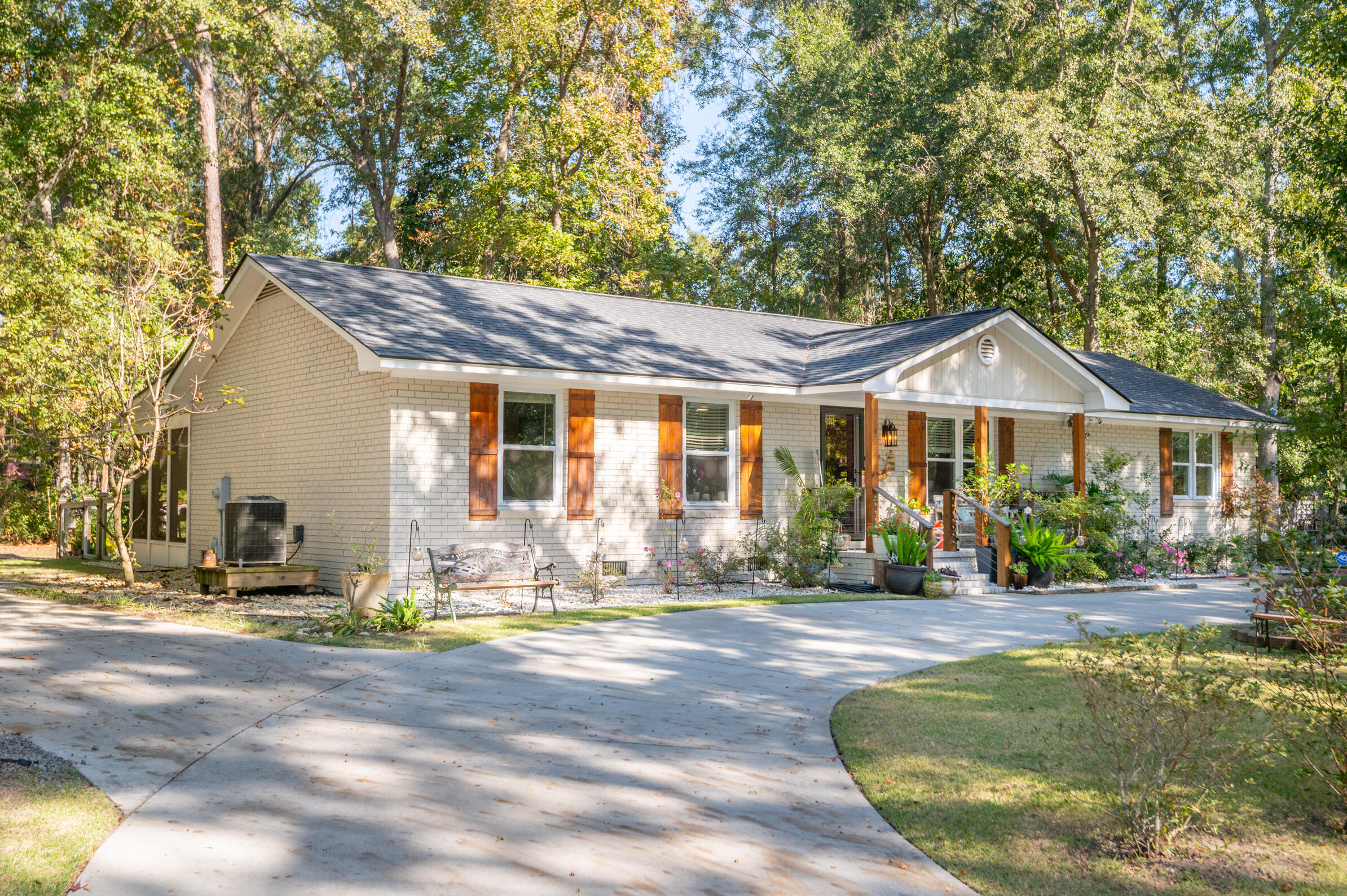 5734 Edgar Tumbleston Road Hollywood, SC 29449 - Photo 3 of 77 20251024-_0Z61765