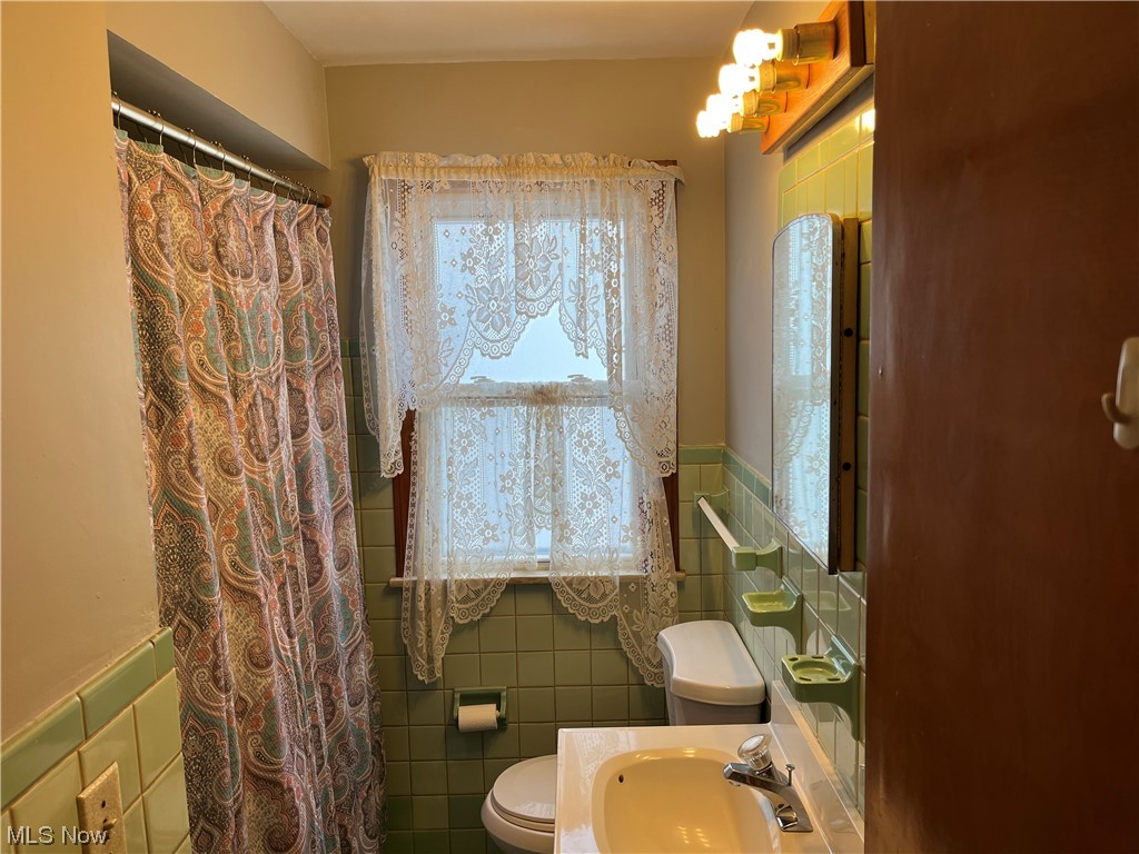 13101 Rockside Road Garfield Heights, OH 44125 - Photo 16 of 34 Main Floor Bathroom