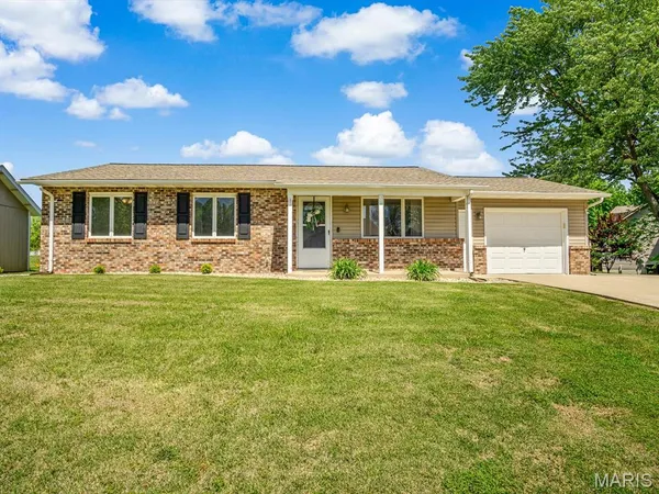 $274,000 | 336 East Lake Drive, Edwardsville, IL 62025