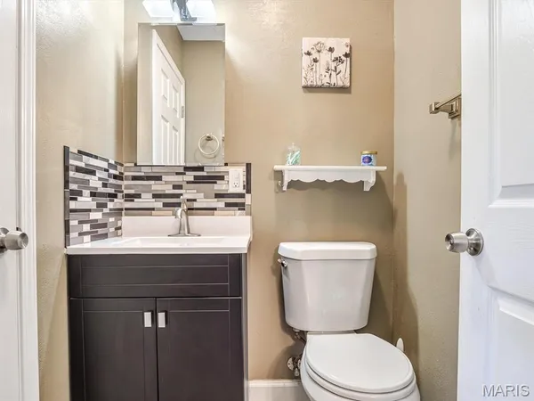 $274,000 | 336 East Lake Drive, Edwardsville, IL 62025