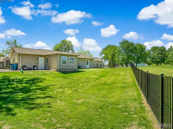 $274,000 | 336 East Lake Drive, Edwardsville, IL 62025