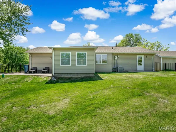 $274,000 | 336 East Lake Drive, Edwardsville, IL 62025