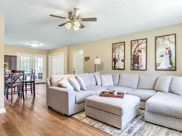 $274,000 | 336 East Lake Drive, Edwardsville, IL 62025