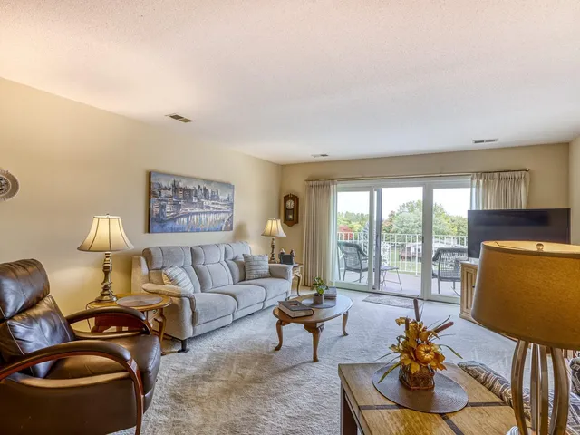 $249,900 | 8621 Basswood Road, Unit 33, Eden Prairie, MN 55344