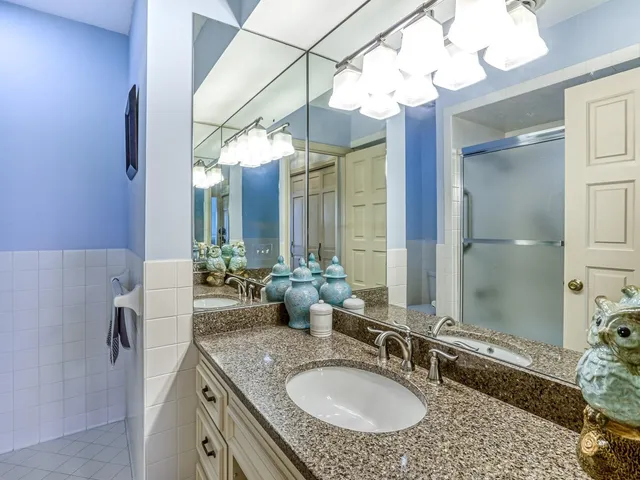 $249,900 | 8621 Basswood Road, Unit 33, Eden Prairie, MN 55344