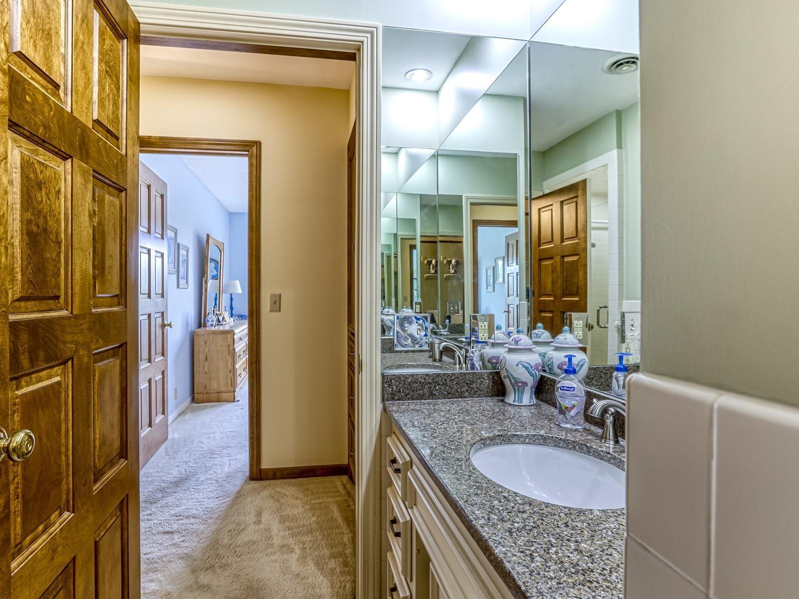 8621 Basswood Road, Unit 33 Eden Prairie, MN 55344 - Photo 18 of 41