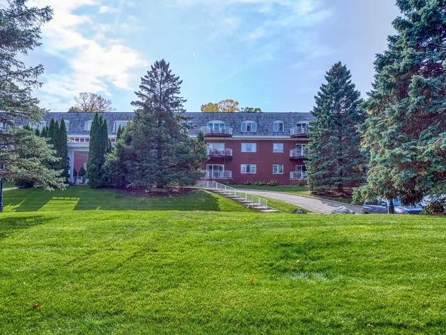 $249,900 | 8621 Basswood Road, Unit 33, Eden Prairie, MN 55344