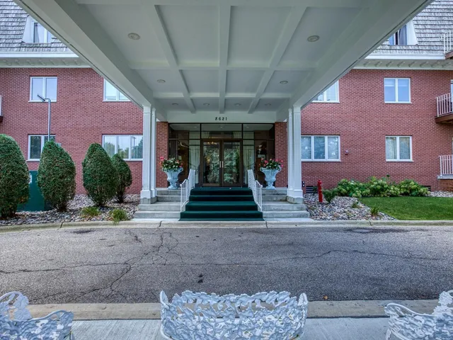 $249,900 | 8621 Basswood Road, Unit 33, Eden Prairie, MN 55344