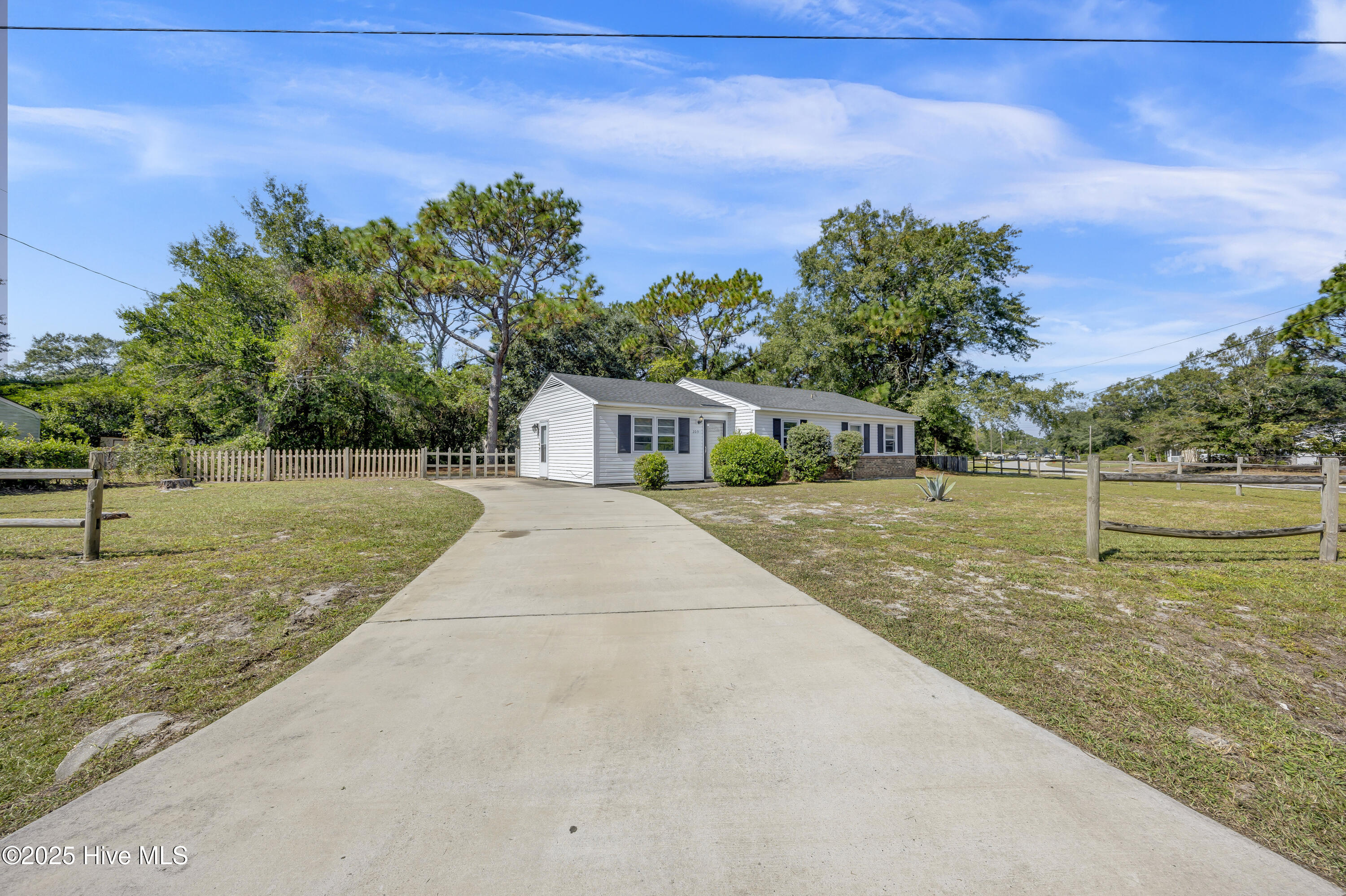 209 Lancaster Road Wilmington, NC 28409 - Photo 2 of 21 003_img_3442_410