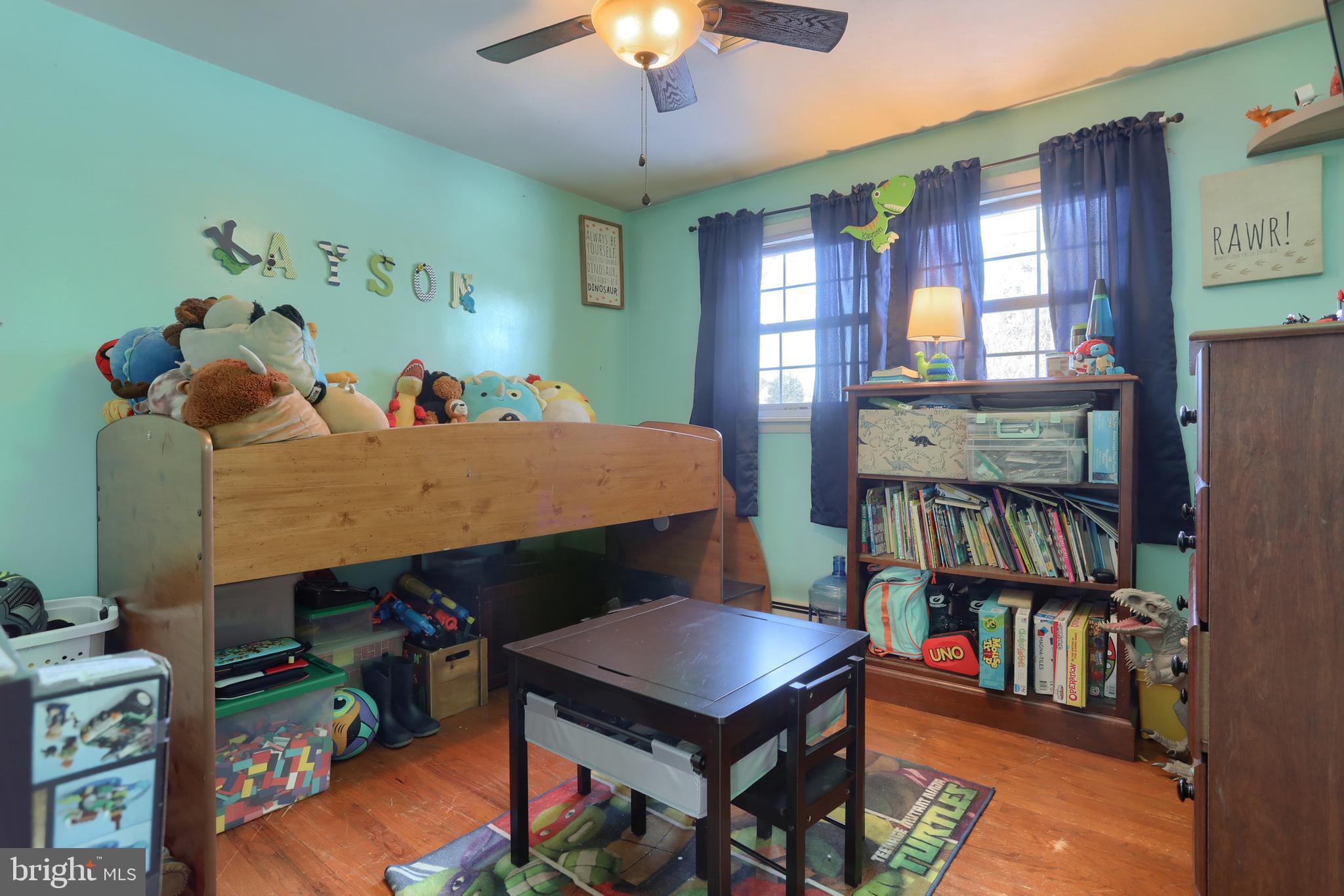 3032 Tunnel Hill Road Lebanon, PA 17046 - Photo 22 of 52 a room with furniture bookshelf and a window