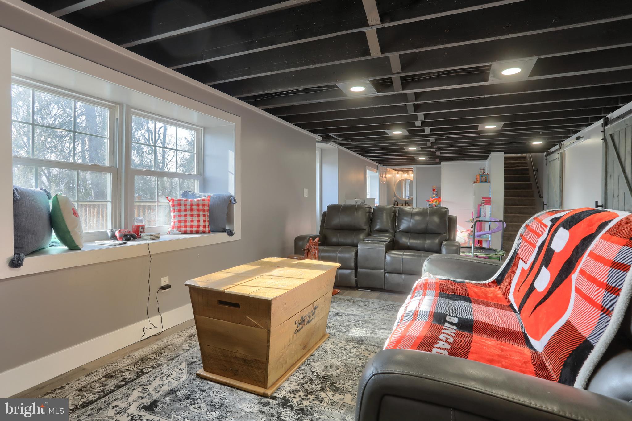 3032 Tunnel Hill Road Lebanon, PA 17046 - Photo 26 of 52 a living room with furniture a table and chairs