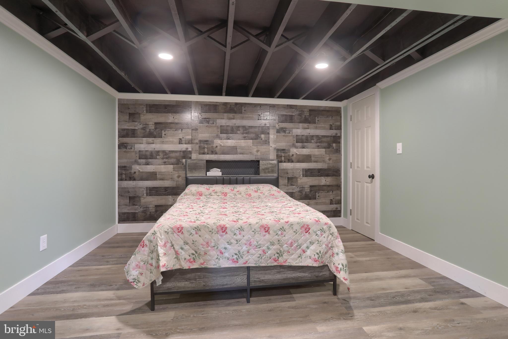 3032 Tunnel Hill Road Lebanon, PA 17046 - Photo 29 of 52 a bed sitting in a room next to a lamp