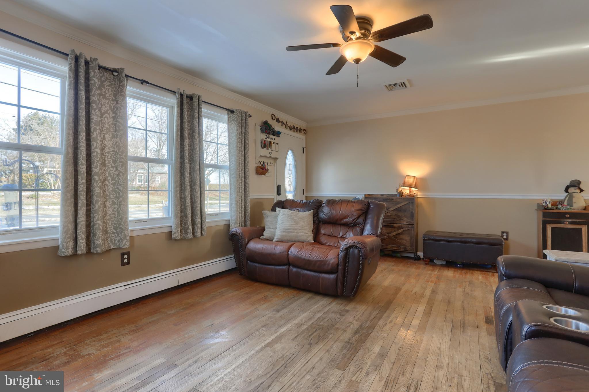 3032 Tunnel Hill Road Lebanon, PA 17046 - Photo 6 of 52 a living room with furniture and a window