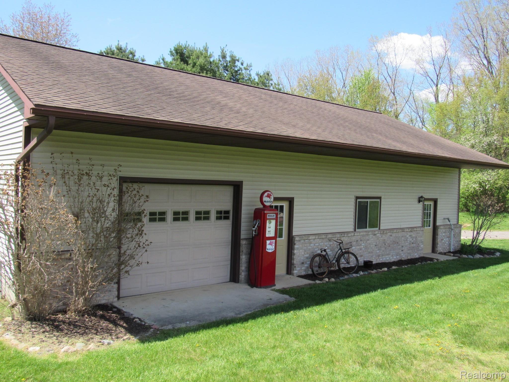 4883 Burgess Road Pinckney, MI 48169 - Photo 11 of 55 IMG_2729.JPG