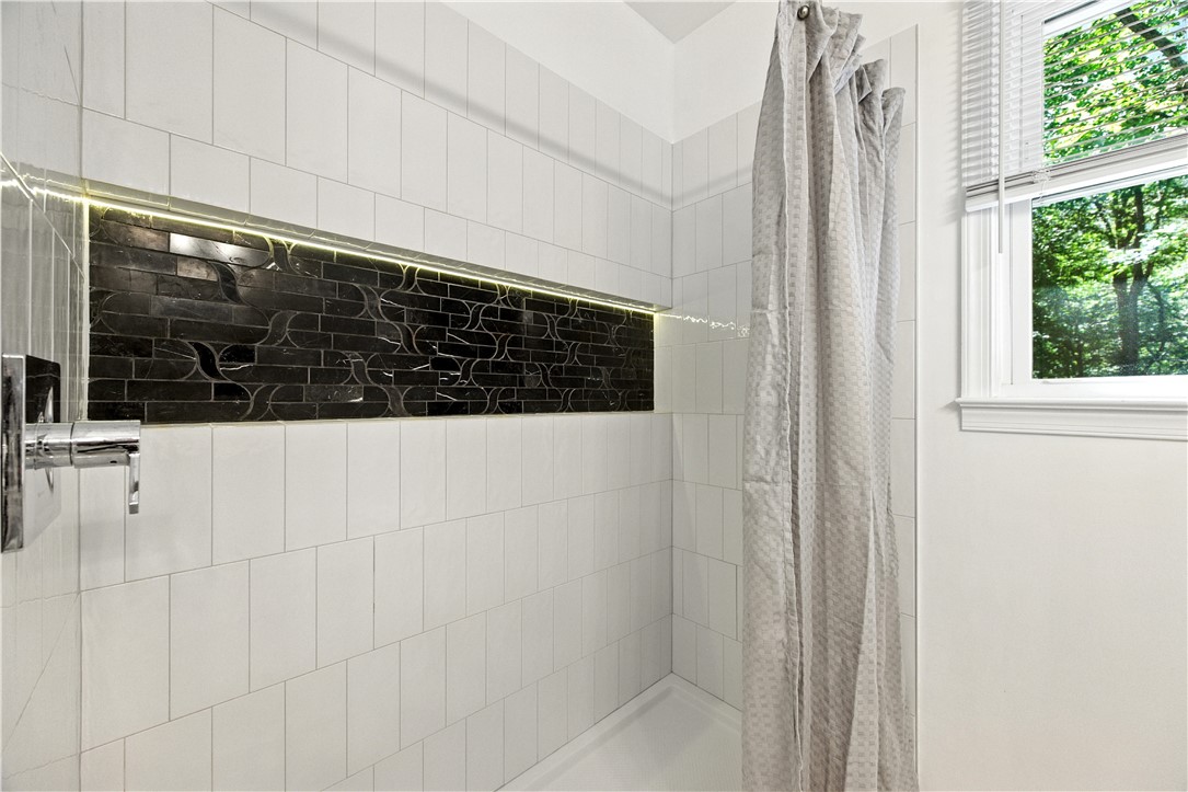 111 Braddock Road Williamsburg, VA 23185 - Photo 30 of 43 Full bathroom featuring a tile shower
