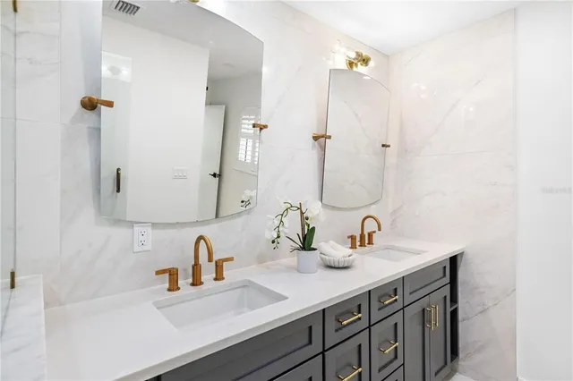 $2,190,000 | 3705 Tangier Terrace, Sarasota, FL 34239