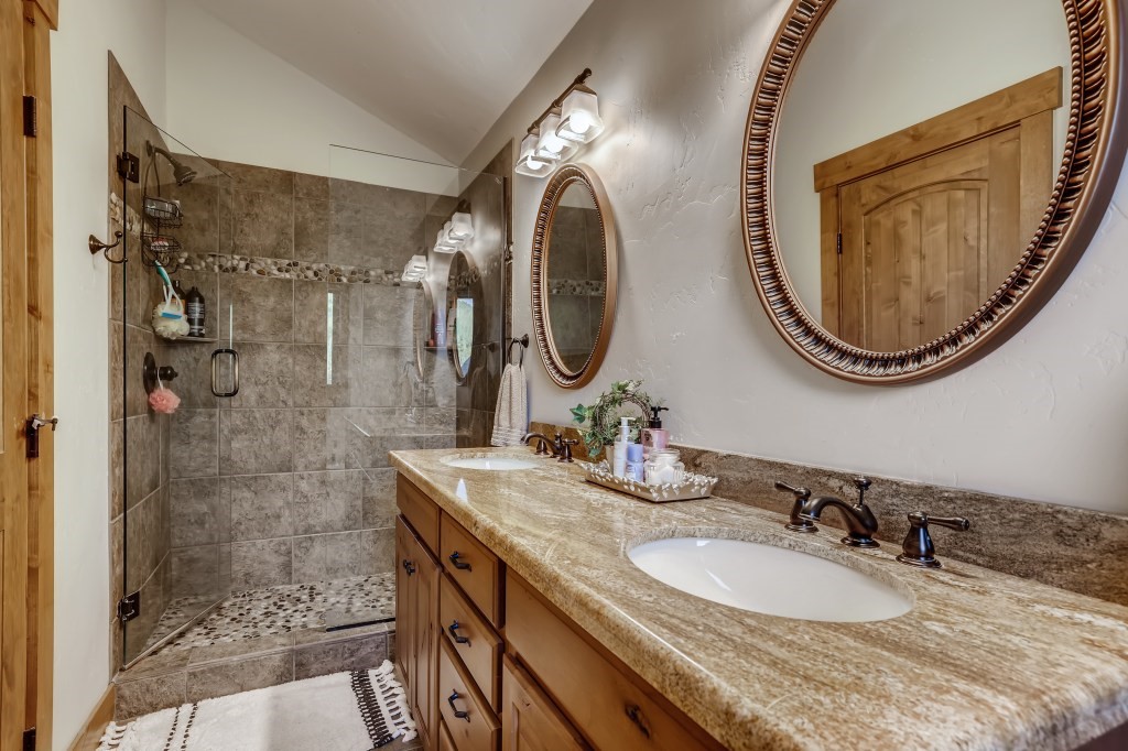 140 Rio Azul Breckenridge, CO 80424 - Photo 21 of 35 Guest Bath 2