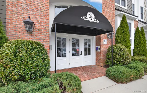 $1,150,000 | 31201 Spruce Pond Circle, Plainview, NY 11803