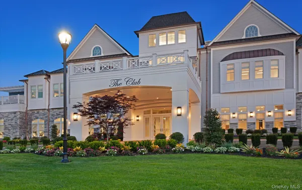 $1,150,000 | 31201 Spruce Pond Circle, Plainview, NY 11803