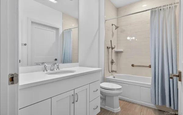 $1,150,000 | 31201 Spruce Pond Circle, Plainview, NY 11803