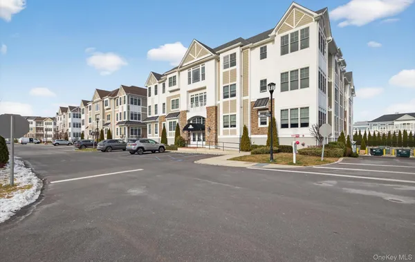 $1,150,000 | 31201 Spruce Pond Circle, Plainview, NY 11803