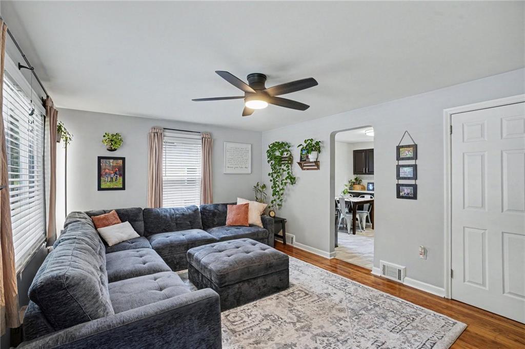 415 Jacks Run Road Pittsburgh, PA 15202 - Photo 3 of 26 Gallery Image 3