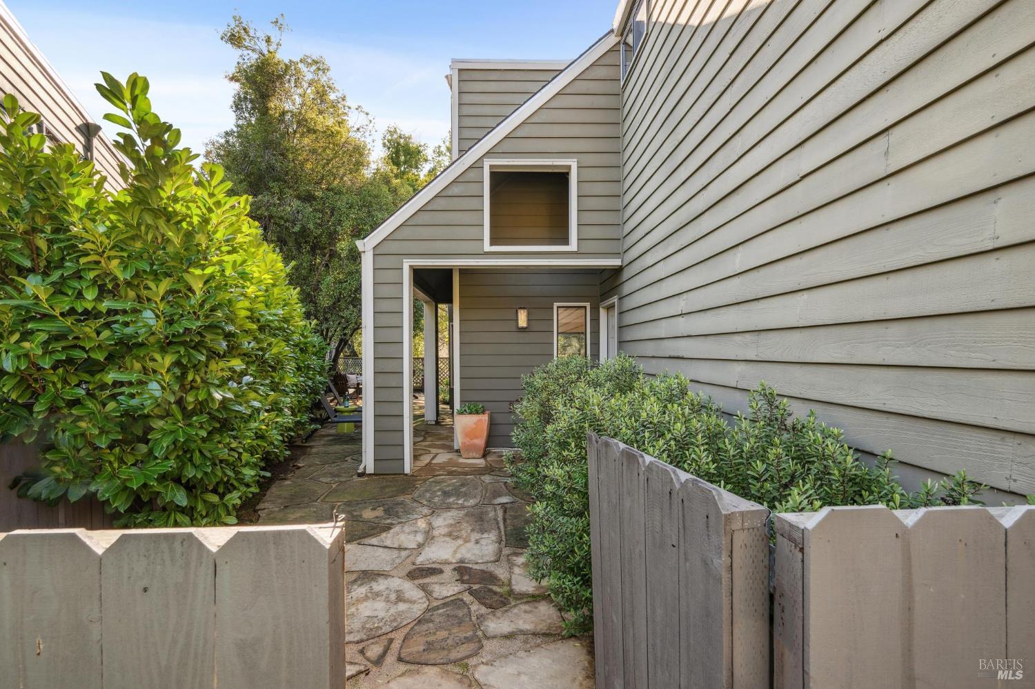 5 Creekside Drive San Rafael, CA 94903 - Photo 4 of 64