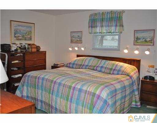 27 Arden Road Old Bridge, NJ 08857 - Photo 9 of 13 Gallery Image 9