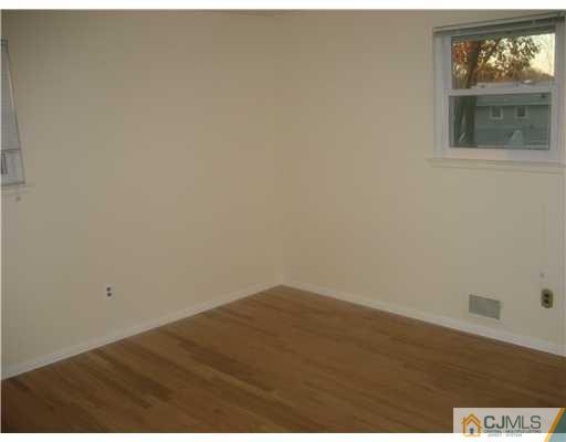 27 Arden Road Old Bridge, NJ 08857 - Photo 10 of 13 Gallery Image 10