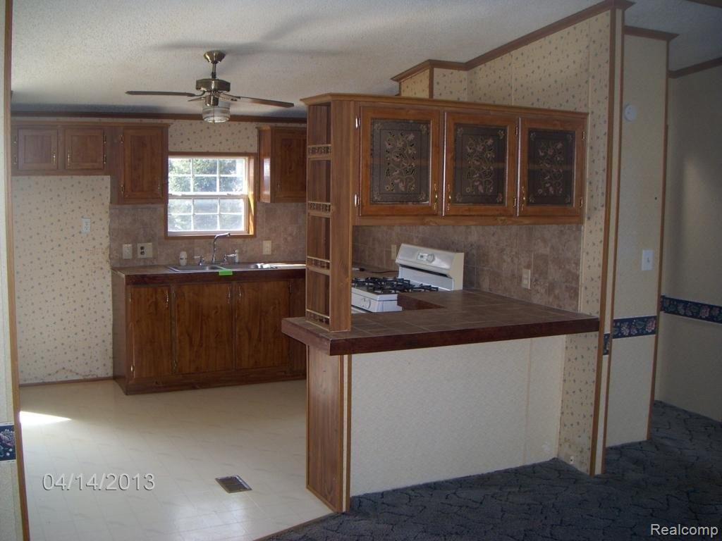 9539 Beard Road Avoca, MI 48006 - Photo 6 of 15 Kitchen