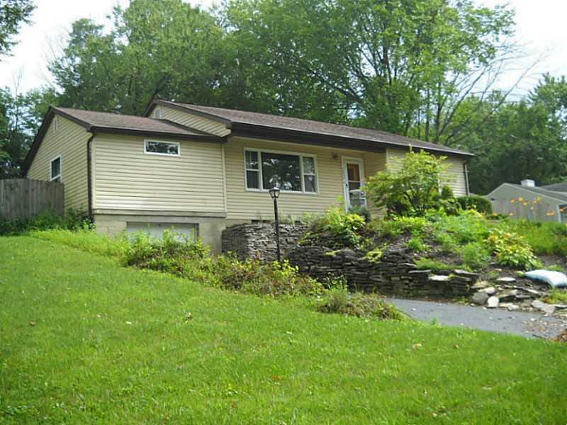 1832 Fairway Drive Springfield, OH 45504 - Photo 2 of 23