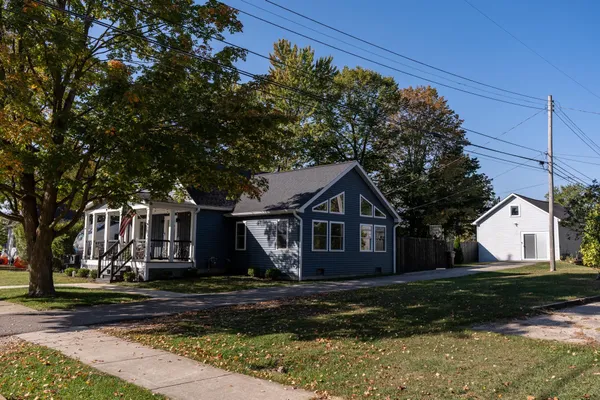 $375,000 | 308 South 3rd Street, Shepherd, MI 48883