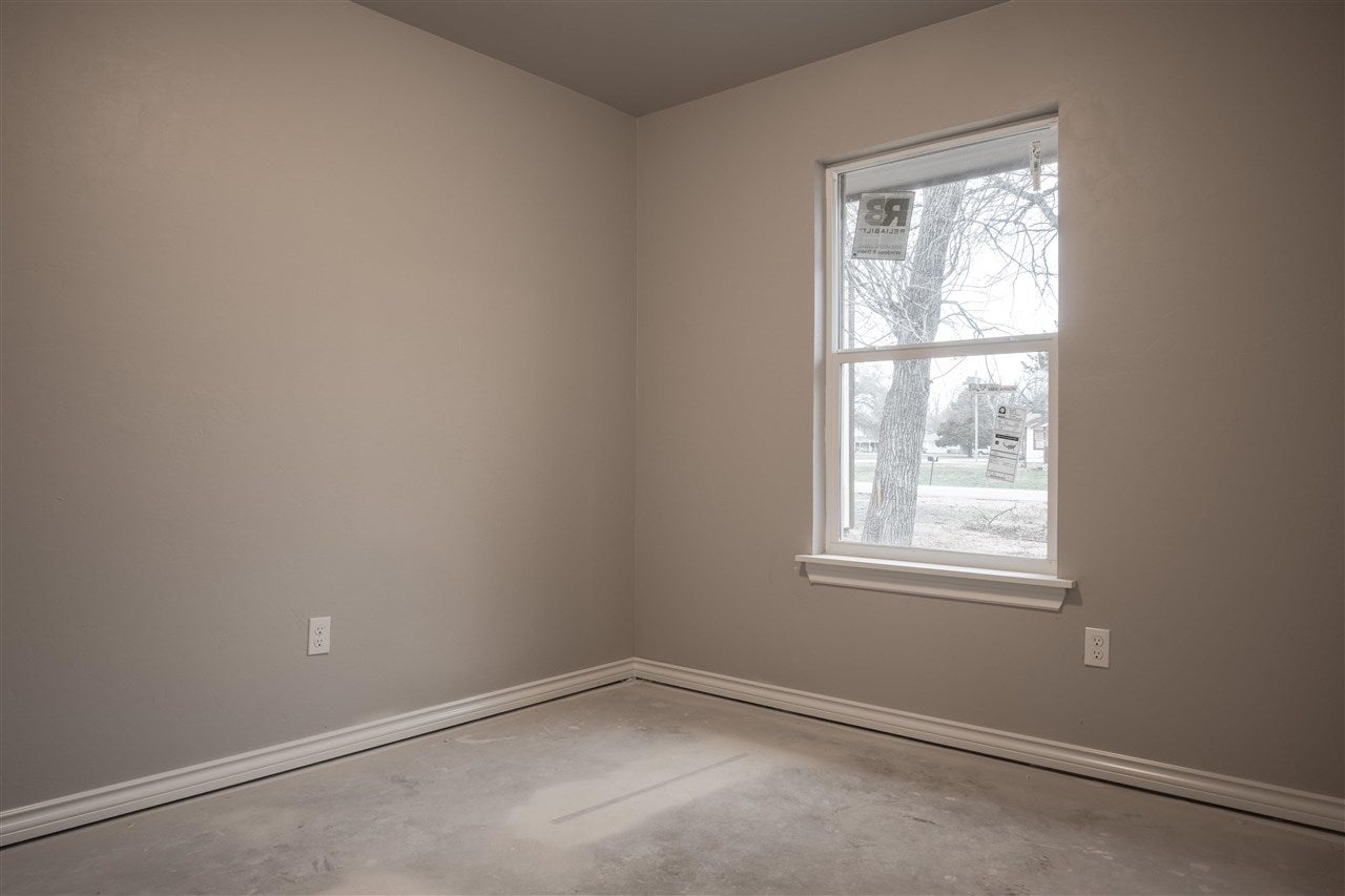 424 Grove Street Perry, OK 73077 - Photo 12 of 16 Gallery Image 12