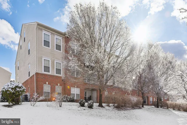 $380,000 | 2506 Amber Orchard Court West, Unit 302, Odenton, MD 21113