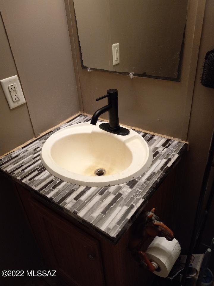 1453 North Taylor Road Willcox, AZ 85643 - Photo 15 of 31 a bathroom with a granite countertop sink and a mirror