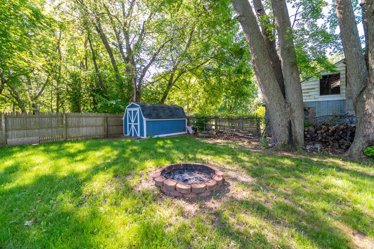 409 East Michigan Avenue Three Rivers, MI 49093 - Photo 26 of 38 409 E Michigan 3 Rivers Yard 7