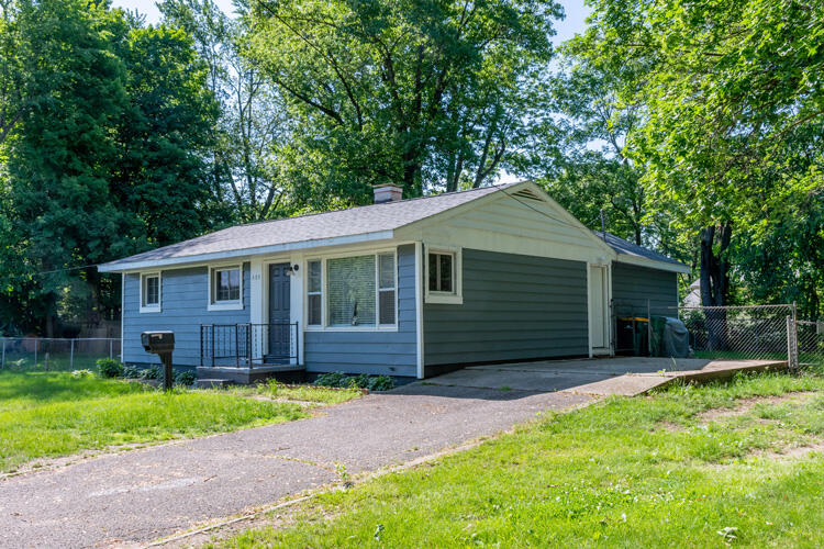 409 East Michigan Avenue Three Rivers, MI 49093 - Photo 3 of 38 409 E Michigan 3 Rivers 043