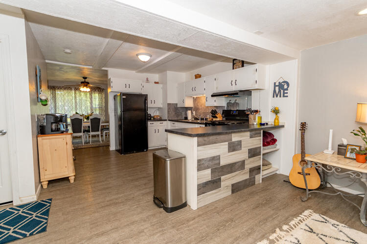 409 East Michigan Avenue Three Rivers, MI 49093 - Photo 6 of 38 409 E Michigan 3 Rivers Kitchen