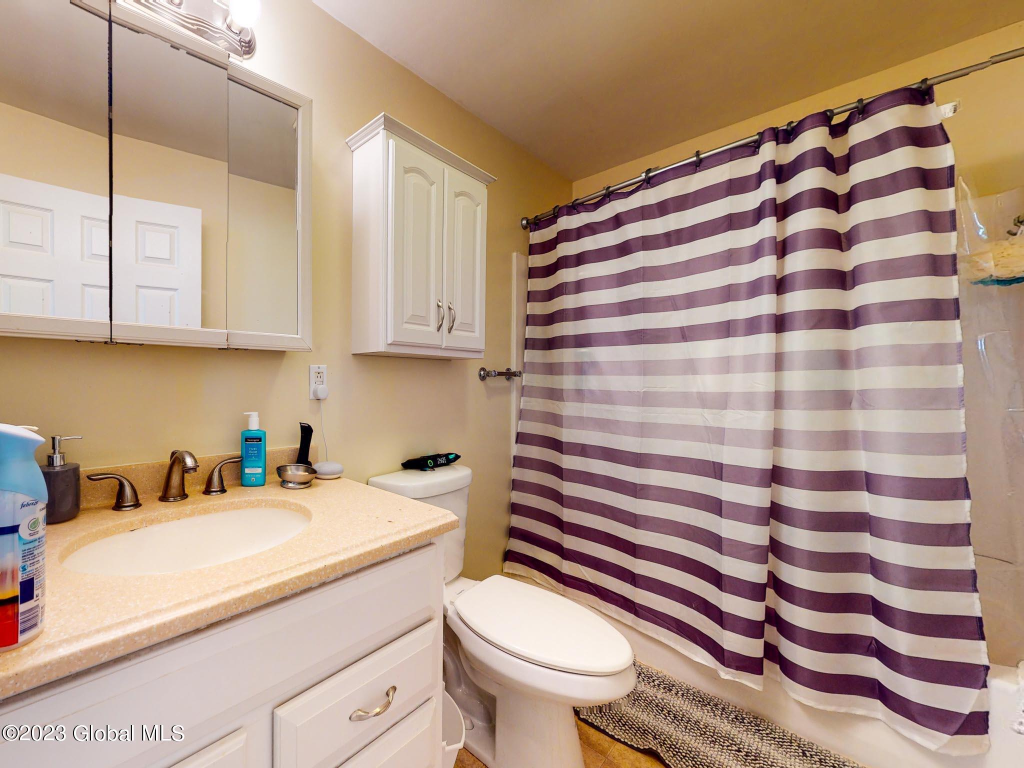 99-101 Vosburgh Road Halfmoon, NY 12118 - Photo 15 of 18 FULLBATHROOM3